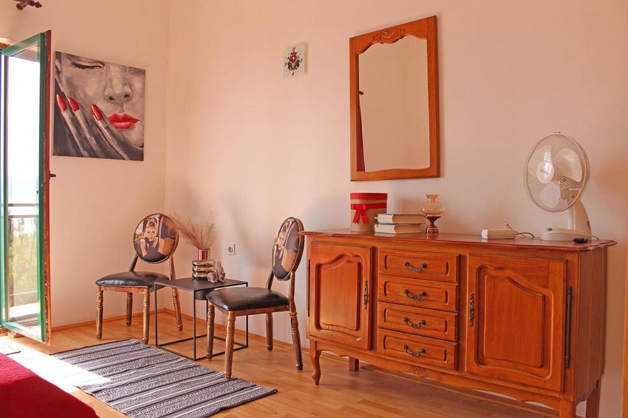 Apartments Gabriela Drvenik  Buitenkant foto