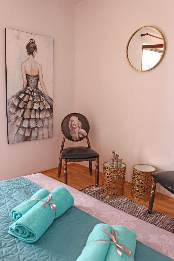 Apartments Gabriela Drvenik  Buitenkant foto
